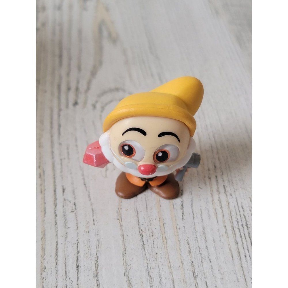 Doorables doc seven dwarfs mini snow white toy figure
